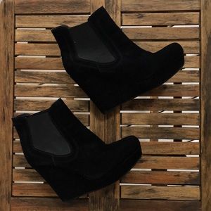 Seychelles Platform Suede Wedge size 9